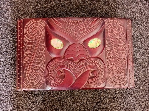 Vintage maori tiki box - maori, paua
