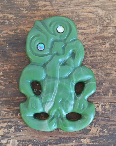 Vintage maori hei tiki - hei, green